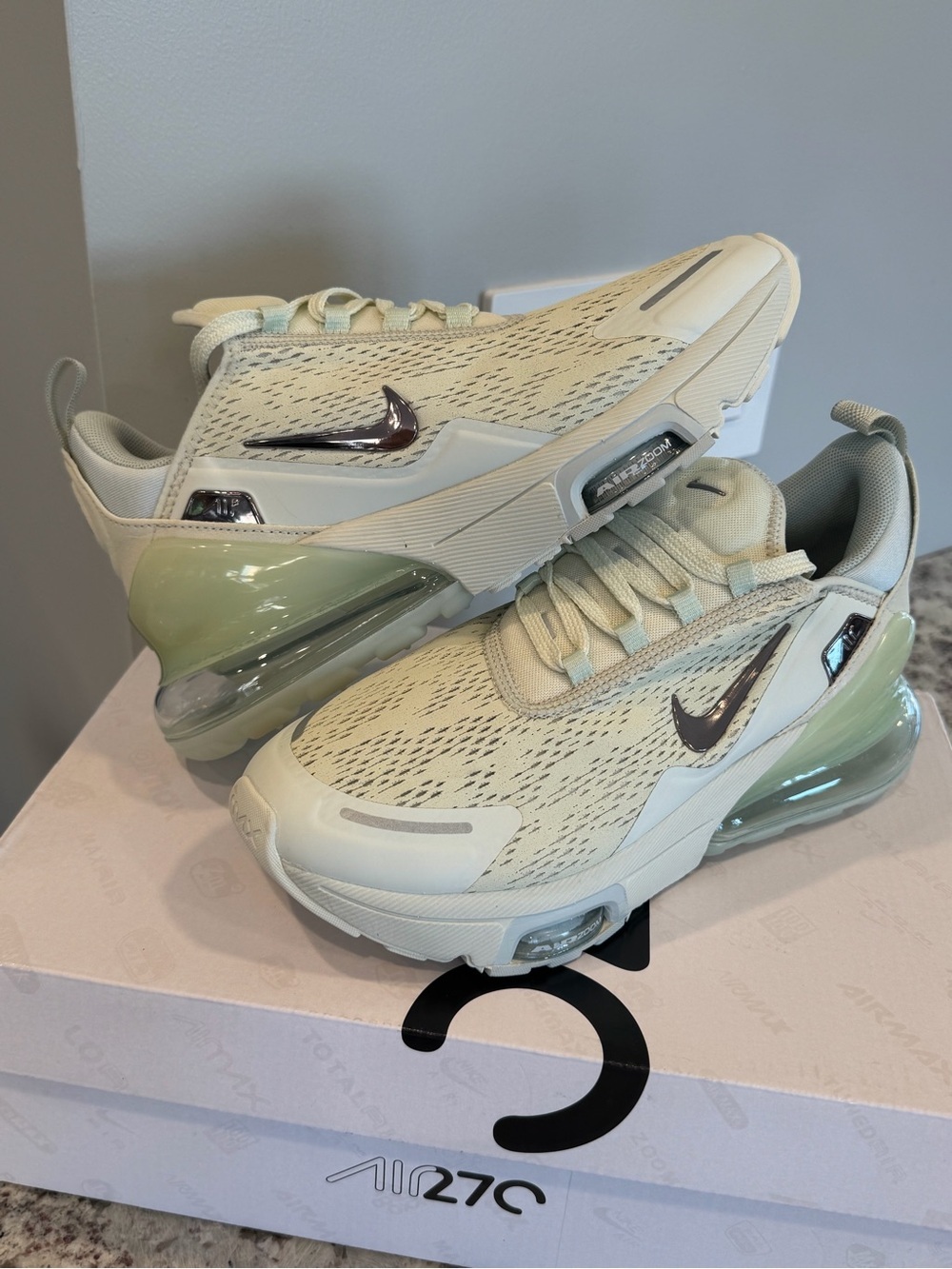 Nike Air Max 270 Premium